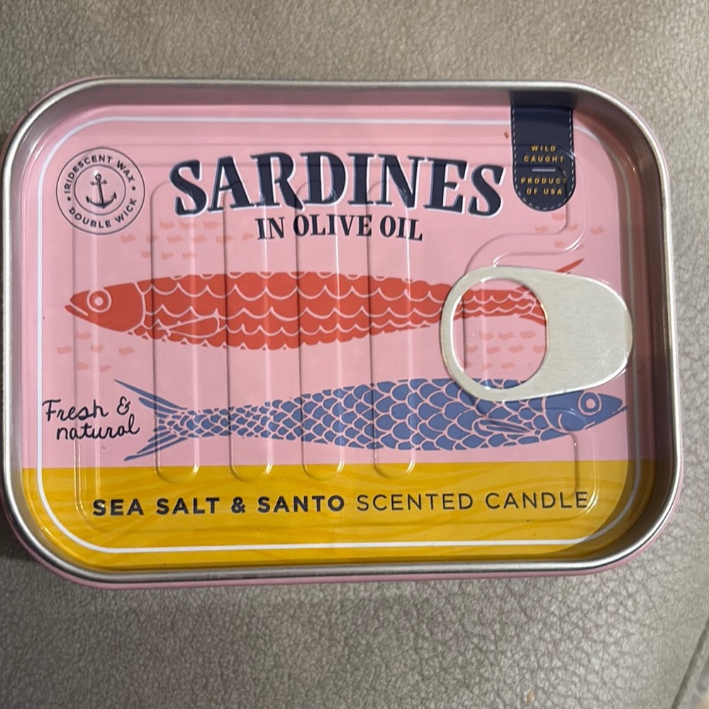 Pink and Blue Retro Sardine Tin Candle - Picture 2 of 4